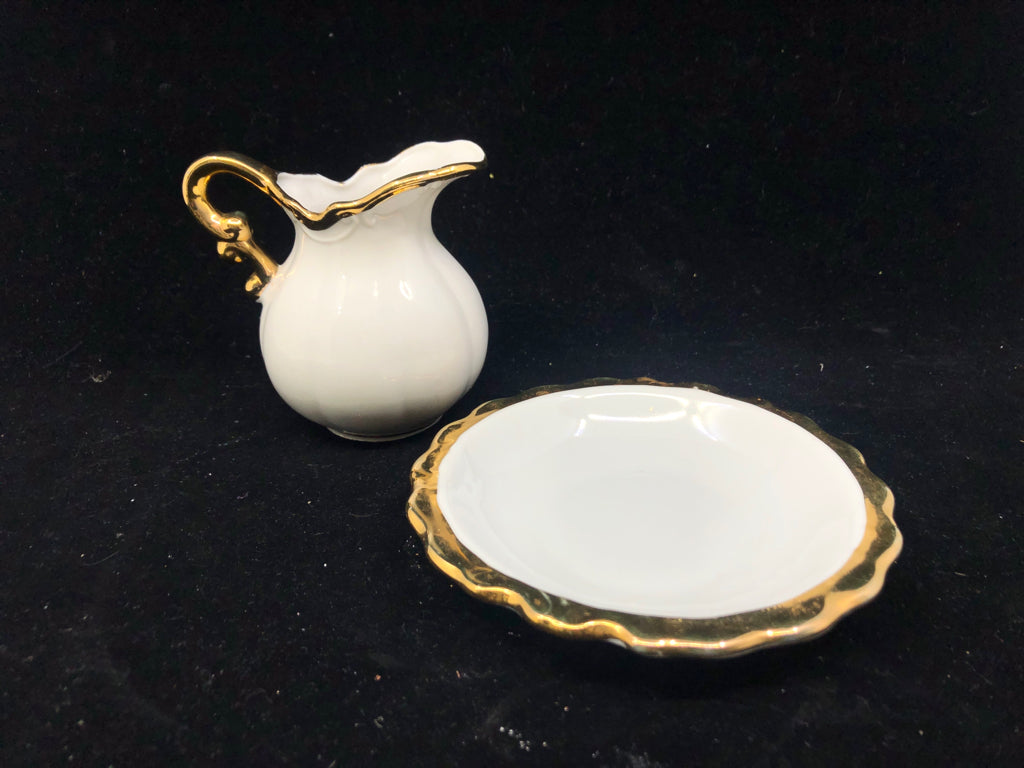 VTG SMALL RICHELIEU WHITE/GOLD PITCHER+WASH BASIN.