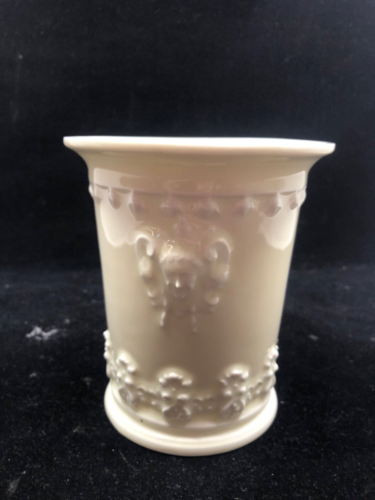 MEISSEN PORCELAIN MUSEUM REPRODUCTION BEAKER VASE.