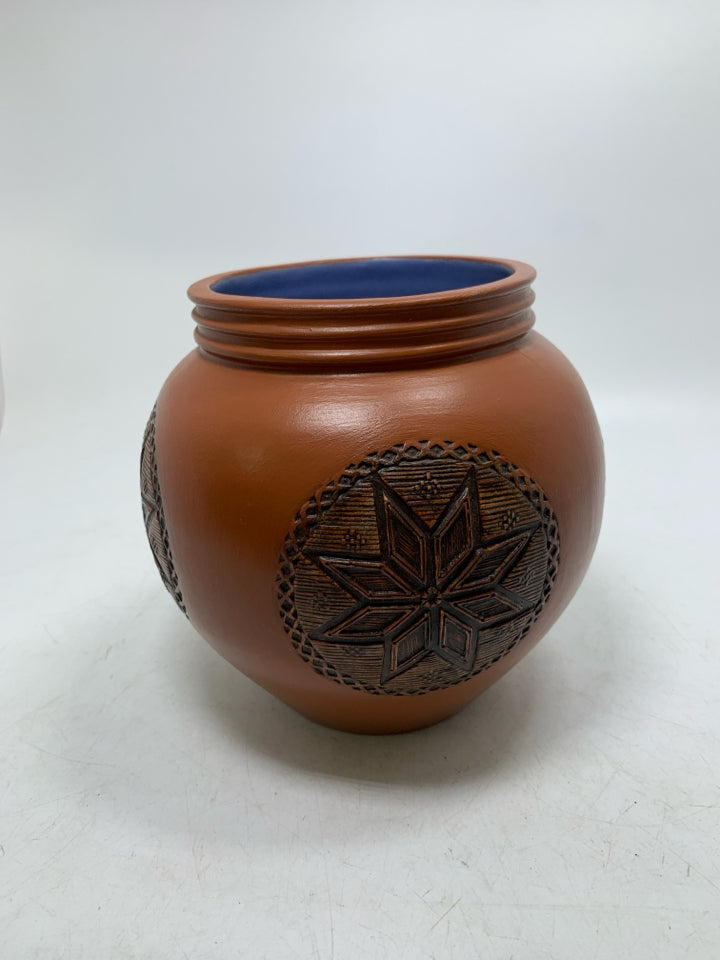 TAN W/ STAR MEDALLIONS VASE.