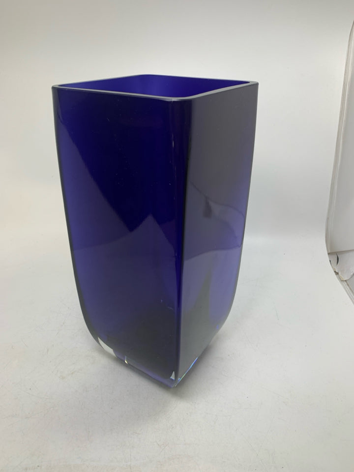 VERY HEAVY LARGE SQUARE GLASS VASE.