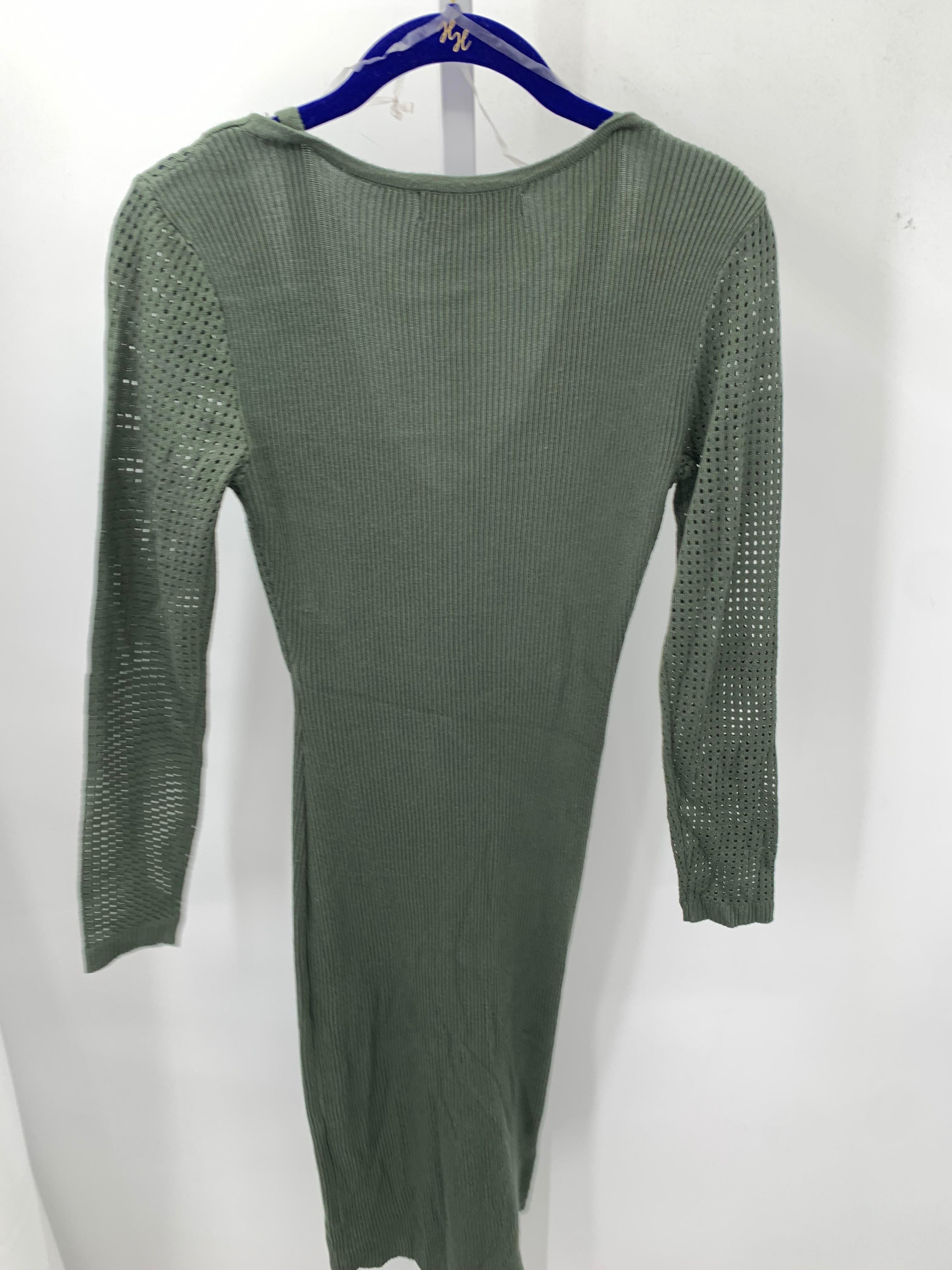 Almost Famous Size Medium Juniors 2pc. Outfit