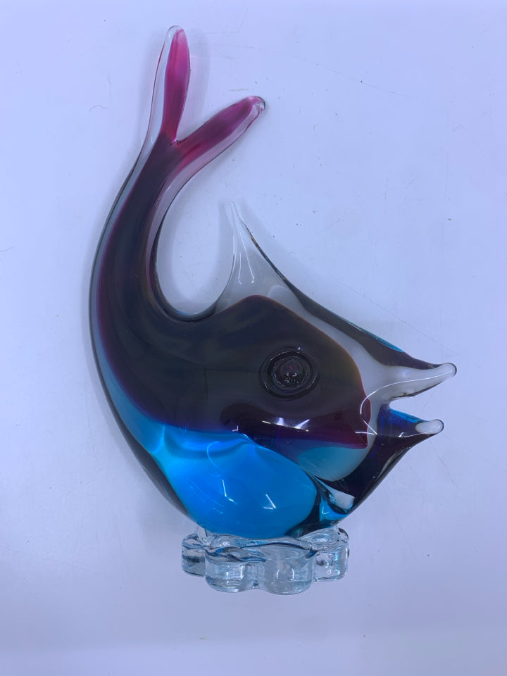 COLORFUL BLOWN GLASS FISH W/ TAIL UP.