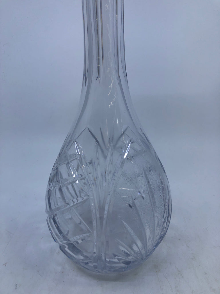 HEAVY CUT GLASS DECANTER.