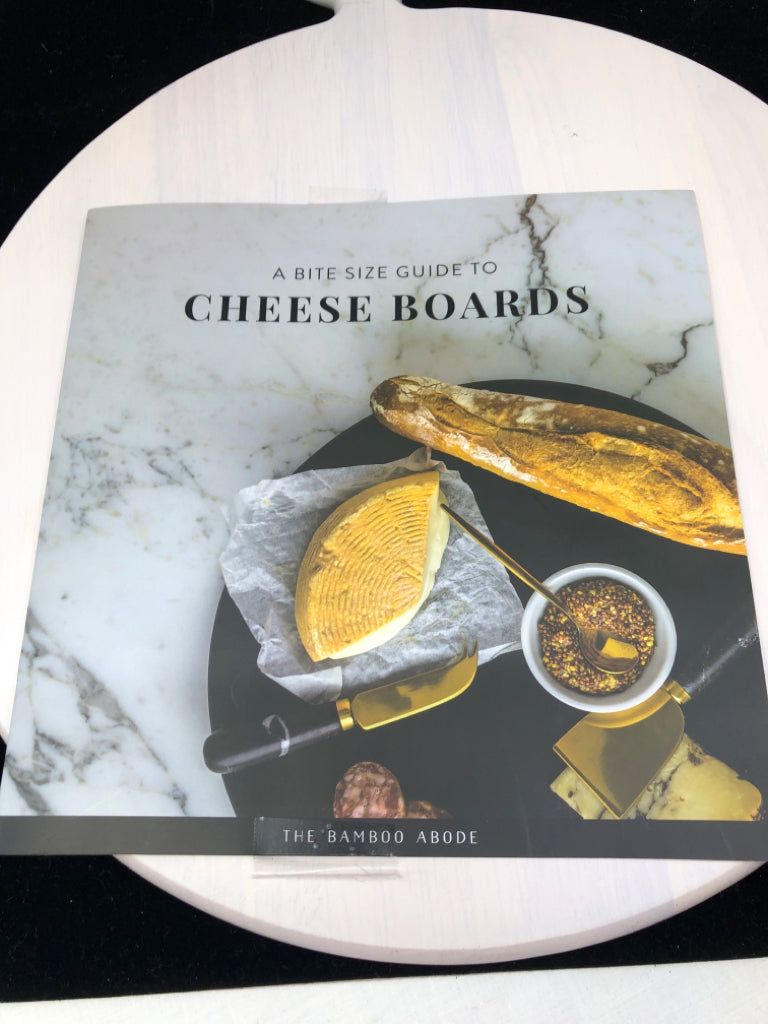 ROUND WHITE BAMBOO CHEESE BOARD WITH HANDLE.
