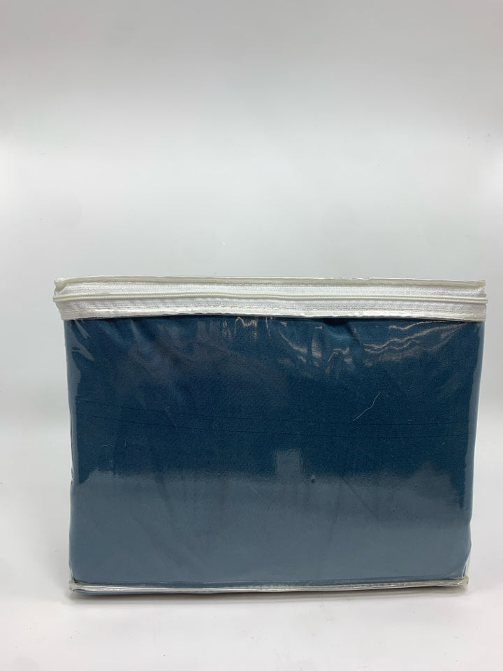 NIP FULL SIZE BLUE MICROFIBER SHEET SET