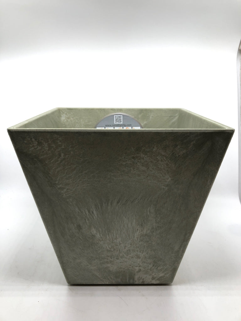NWT ARTSTONE WATER-MINDER PLANTER.