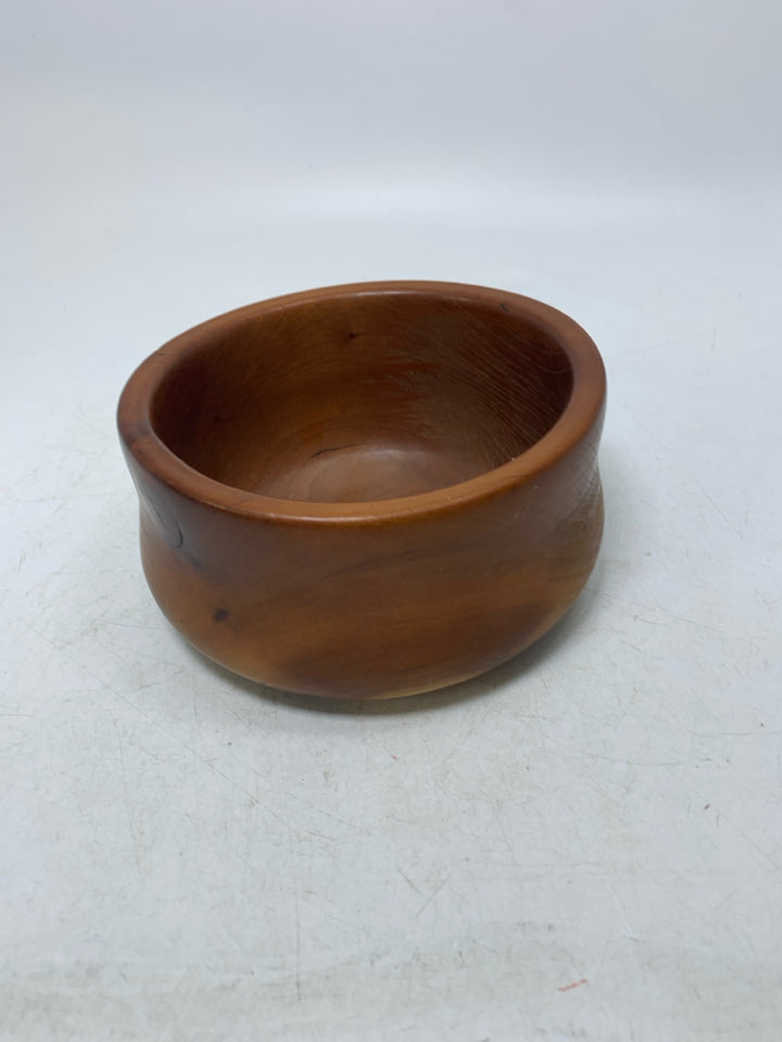 WOOD CARVED BOWL.