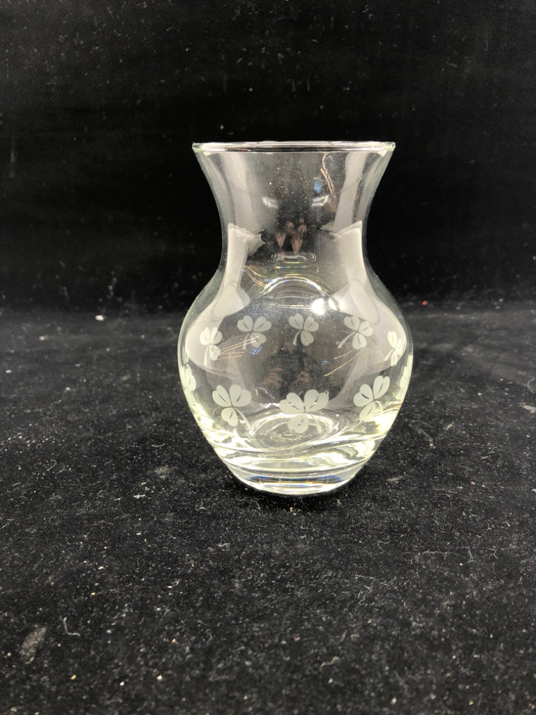 SMALL CLOVER ETCHED VASE.