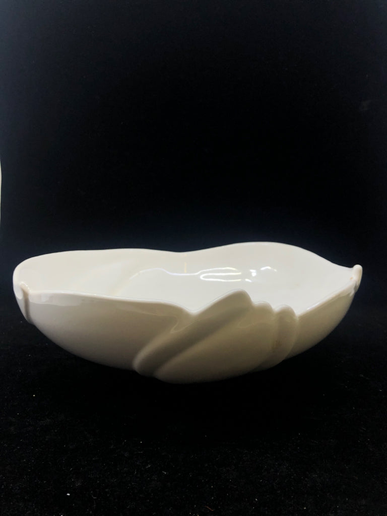 LARGE WHITE TULIP ROUND SERVER BOWL.