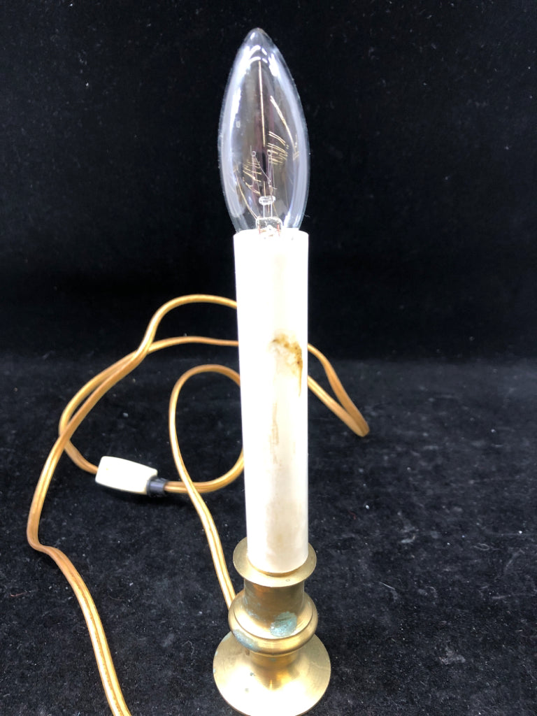 WHITE PLUG IN WINDOW CANDLE.