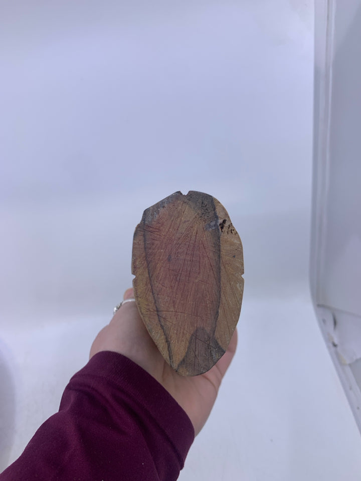 2-TONED WOOD CARVED FOLK ART HEAD/NECK.