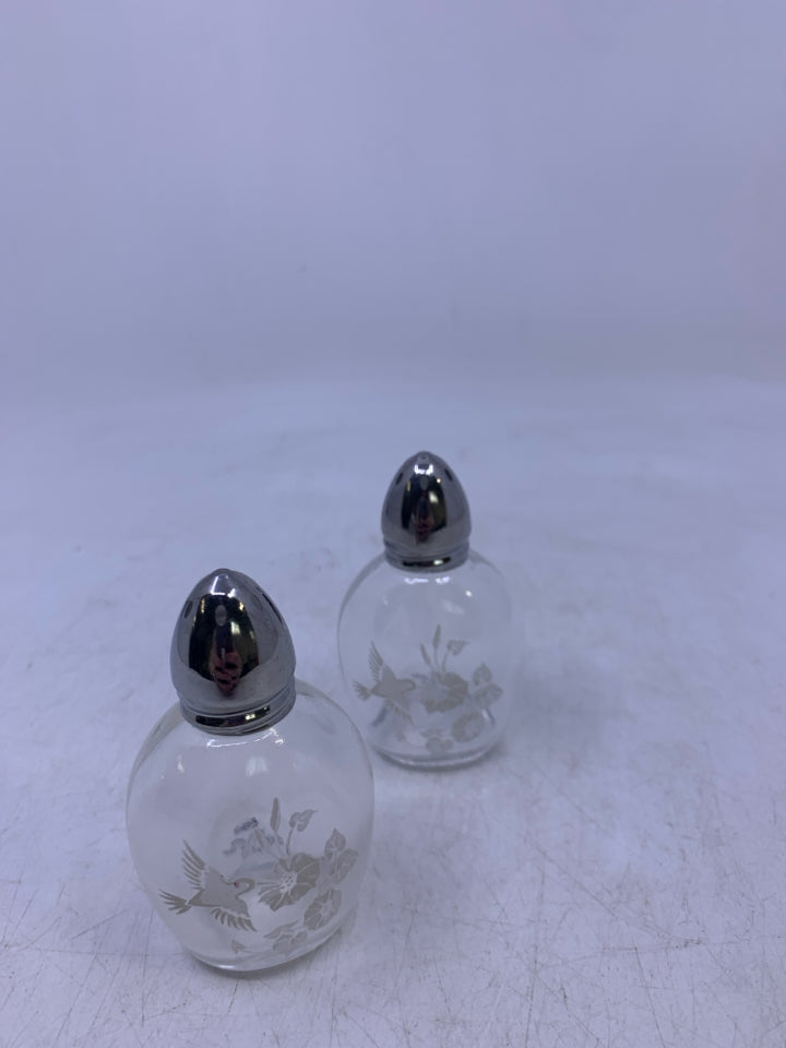 GLASS W/ FROSTED HUMMING BIRDS.