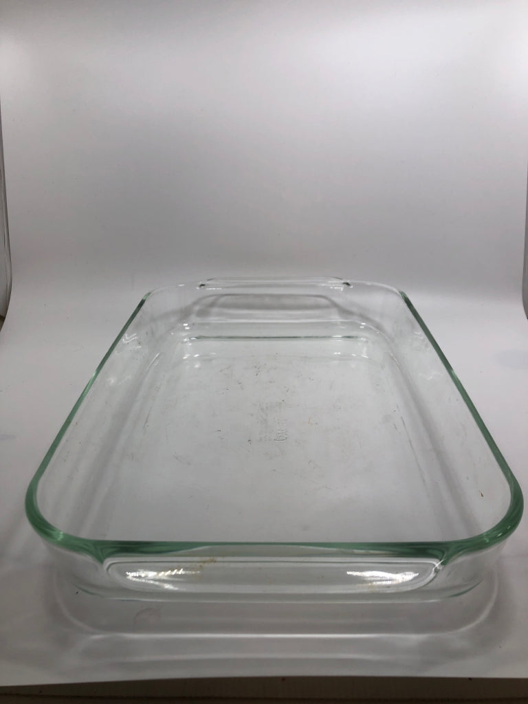 CLEAR PYREX BAKING DISH.