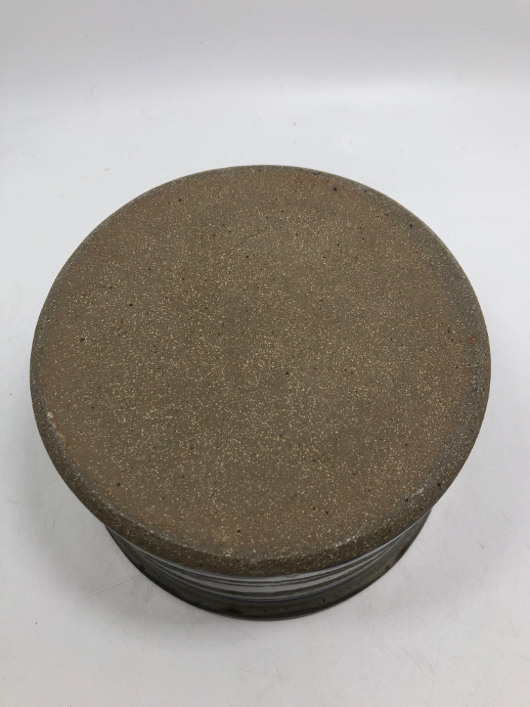 WESTMINSTER BLUE SPECKLED STONEWARE CROCK.