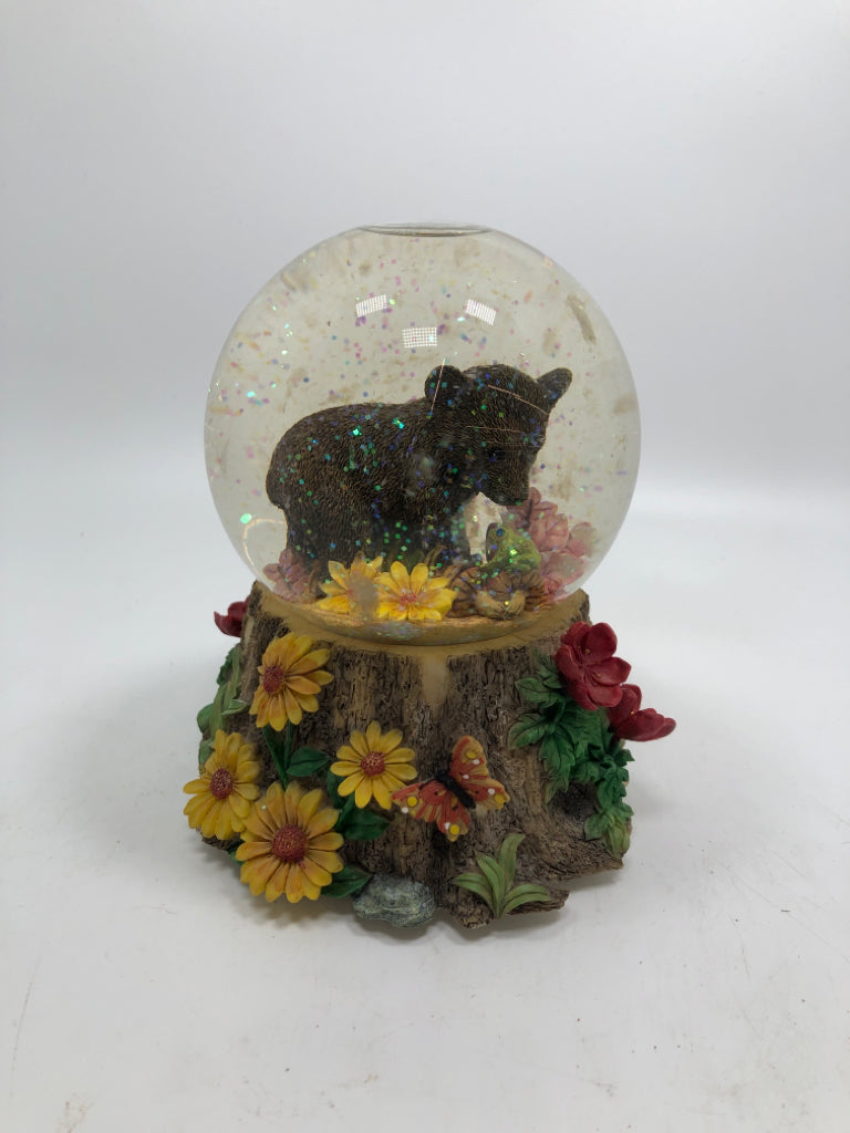 BEAR AND FROG MUSICAL SNOW GLOBE.