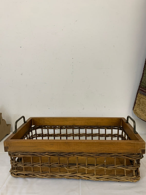 WOOD 2 TEXTURED BASKET/TRAY W HANDLES.