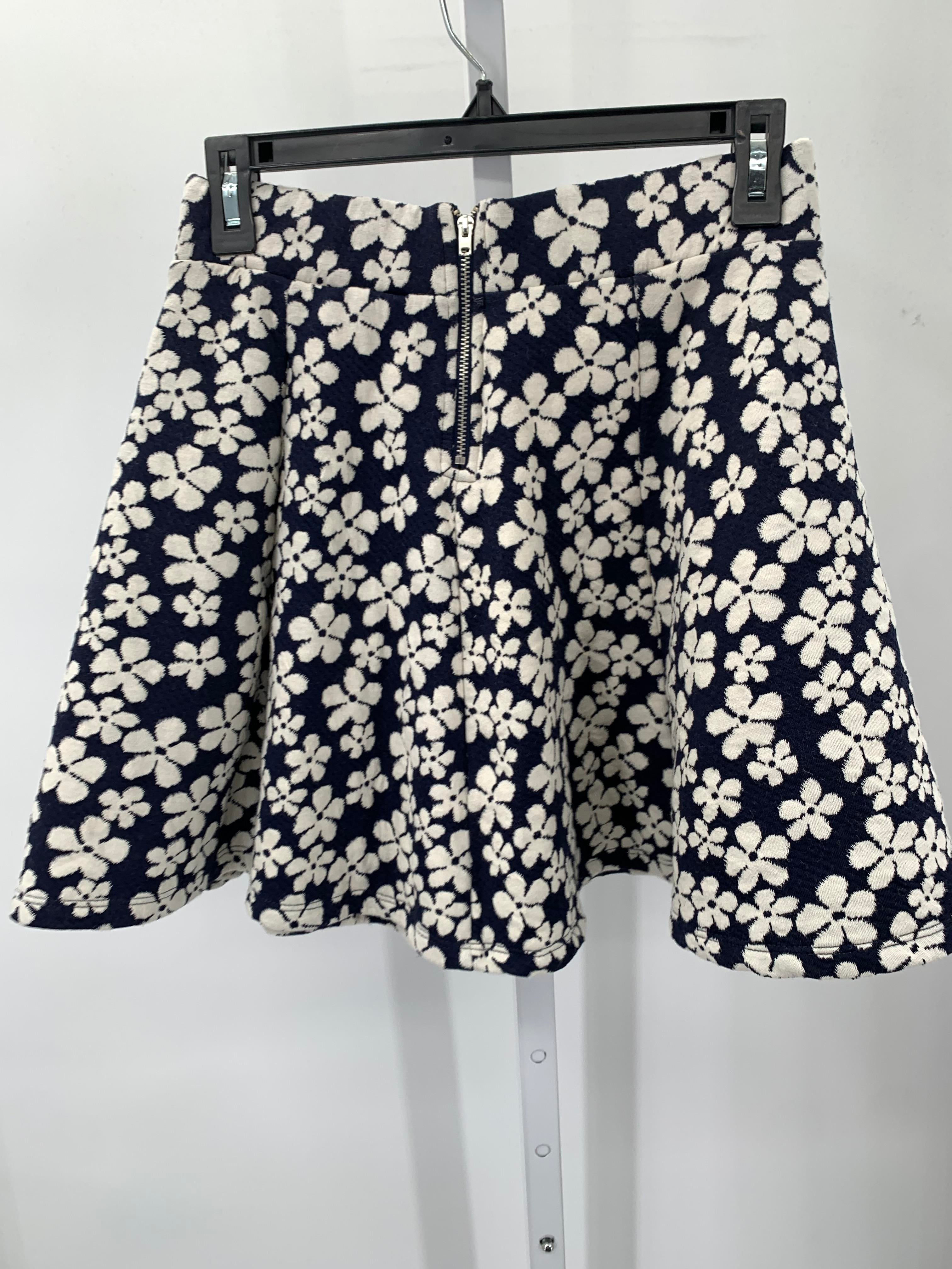 Divided Size Small Juniors Skirt