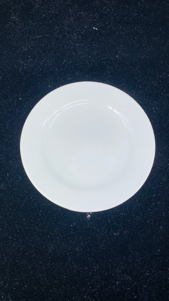 6 SMALL WHITE ROUND APPETIZER PLATES.