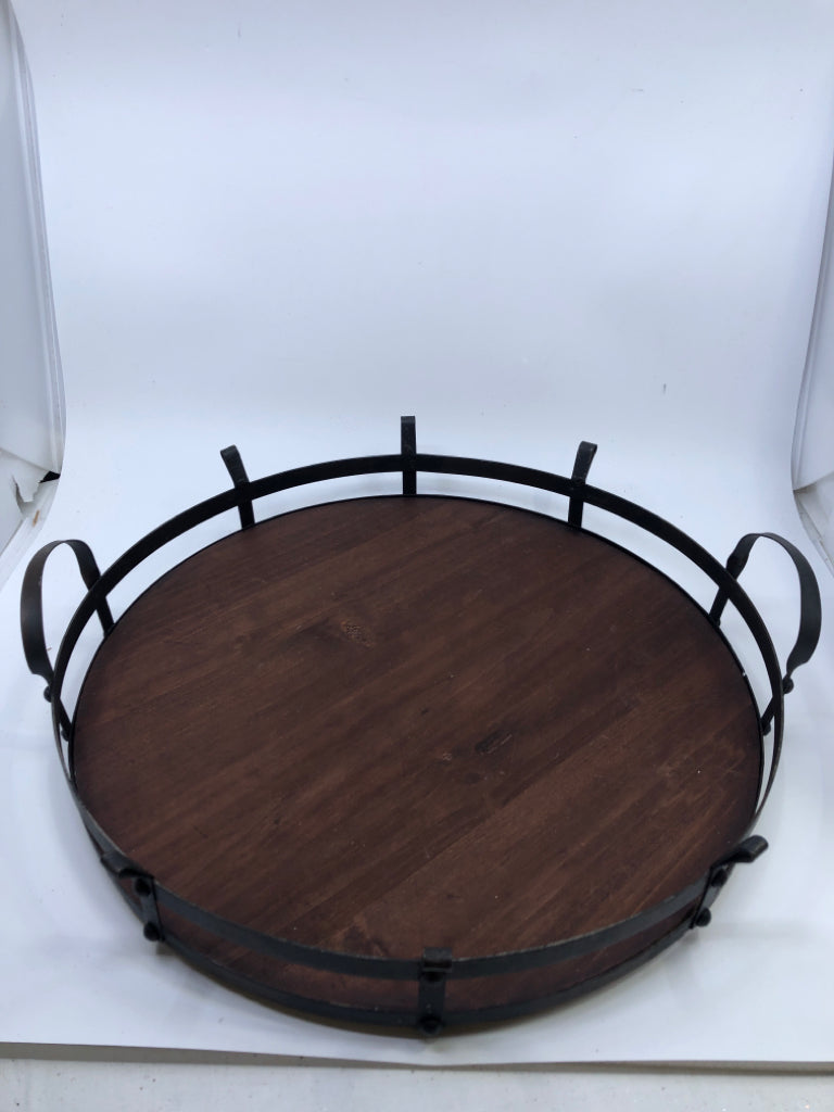 DARK WOOD CIRCLE TRAY W/ METAL EDGE+HANDLES.