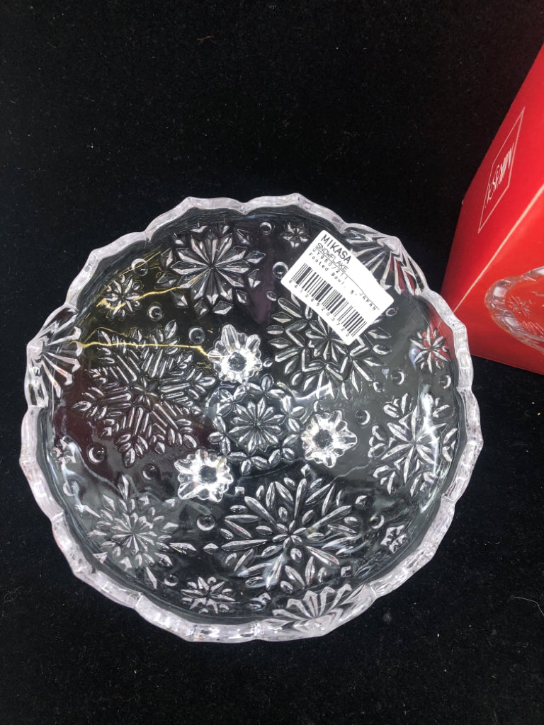 NIB MIKASA SNOWFLAKE FOOTED BOWL.