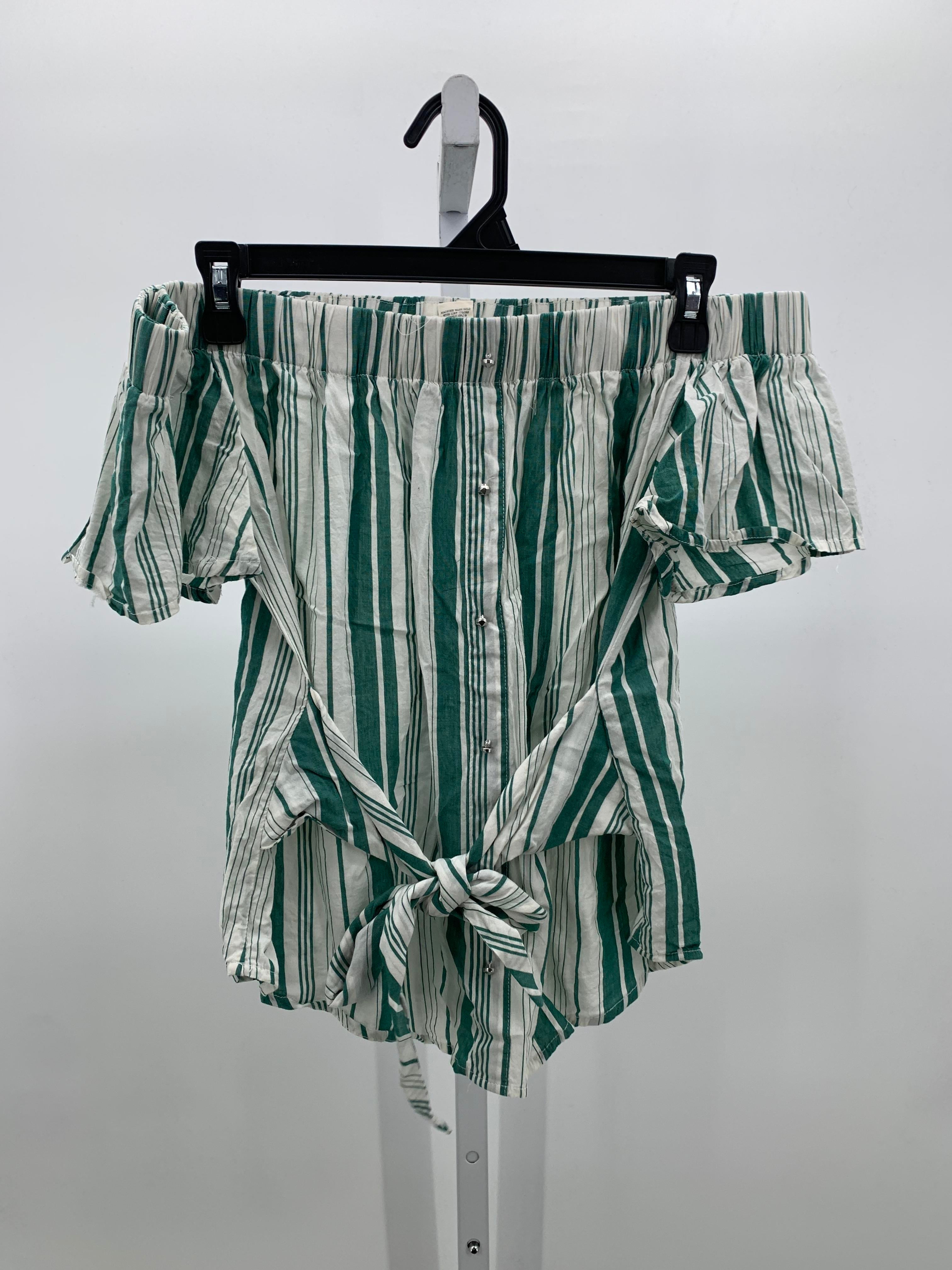 Size Small Juniors Short Sleeve Shirt