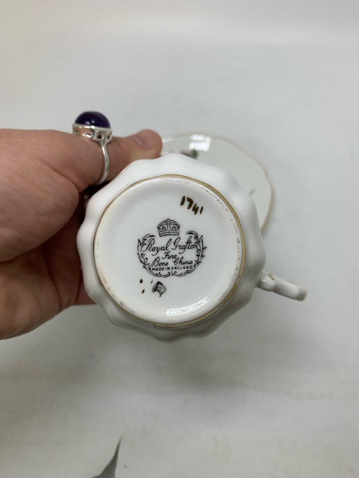 LIGHT PINK/YELLOW ROSES TEA CUP.