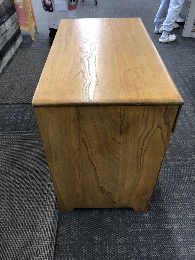4 DRAWER LIGHT WOOD LOW DRESSER W/BRASS HANDLES.