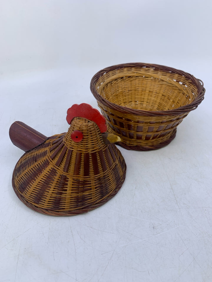 SMALL CHICKEN SHAPED BASKET.
