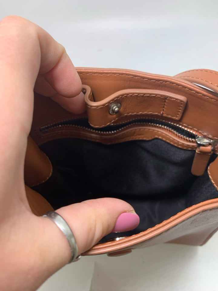 Steven Alan ‘Camden’ Leather Crossbody