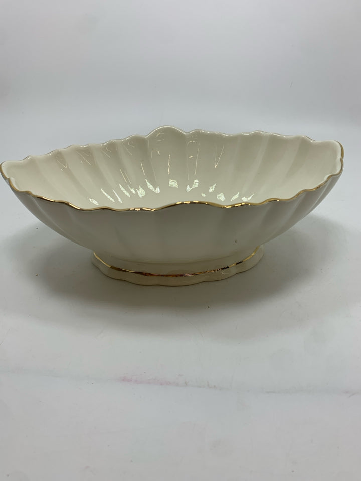 SCALLOPED SHAPED CERAMIC CANDY DISH.