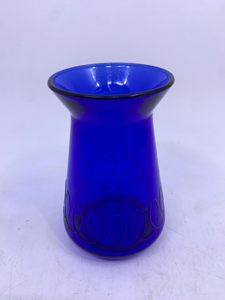 COBALT BLUE LOOP PATTERN GLASS VASE.