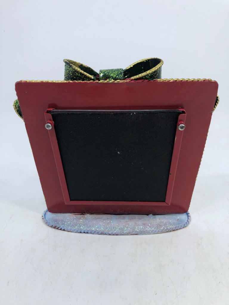 METAL PRESENT 4" X 4" FRAME.