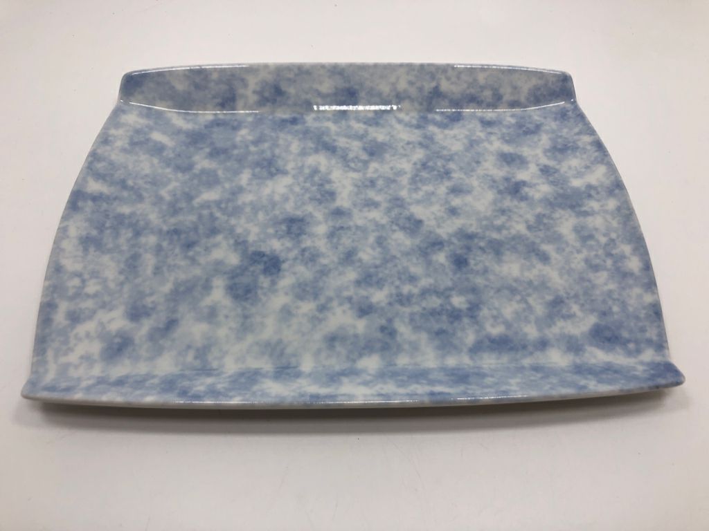 BLUE/WHITE PORCELAIN SERVING PLATTER.