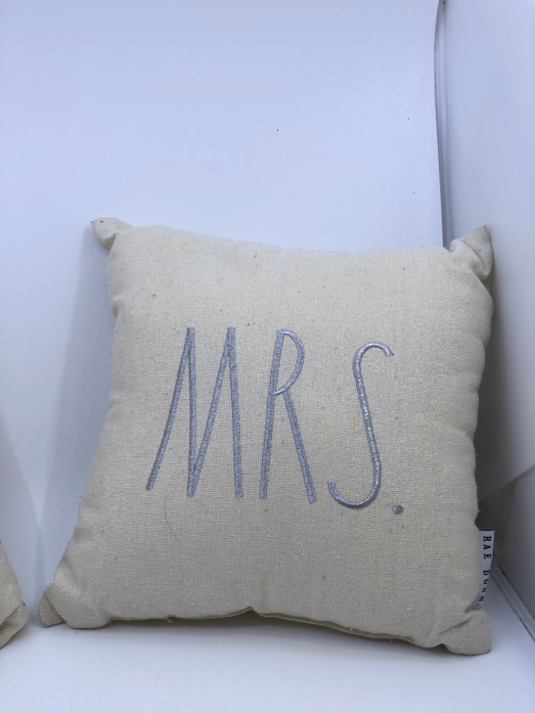 2PC RAE DUNN MR AND MRS PILLOWS.