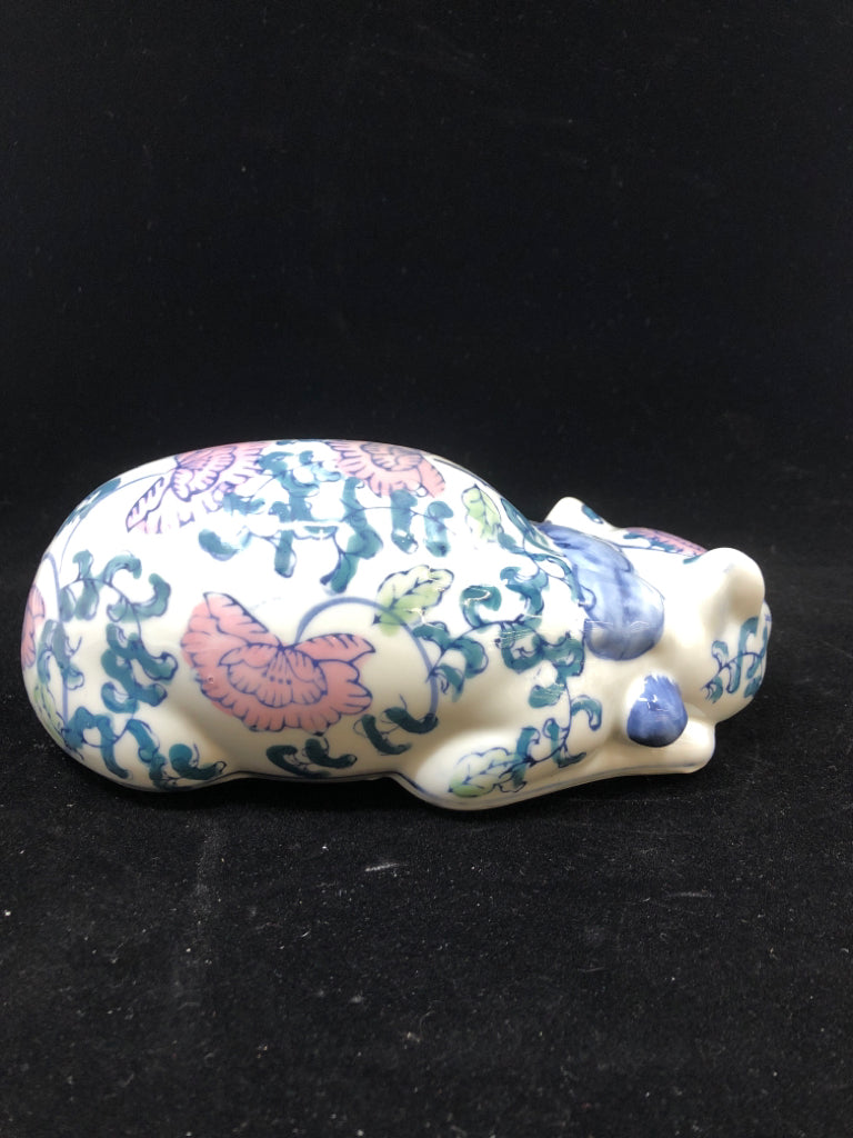 BLUE FLORAL PORCELAIN CHINESE CAT.