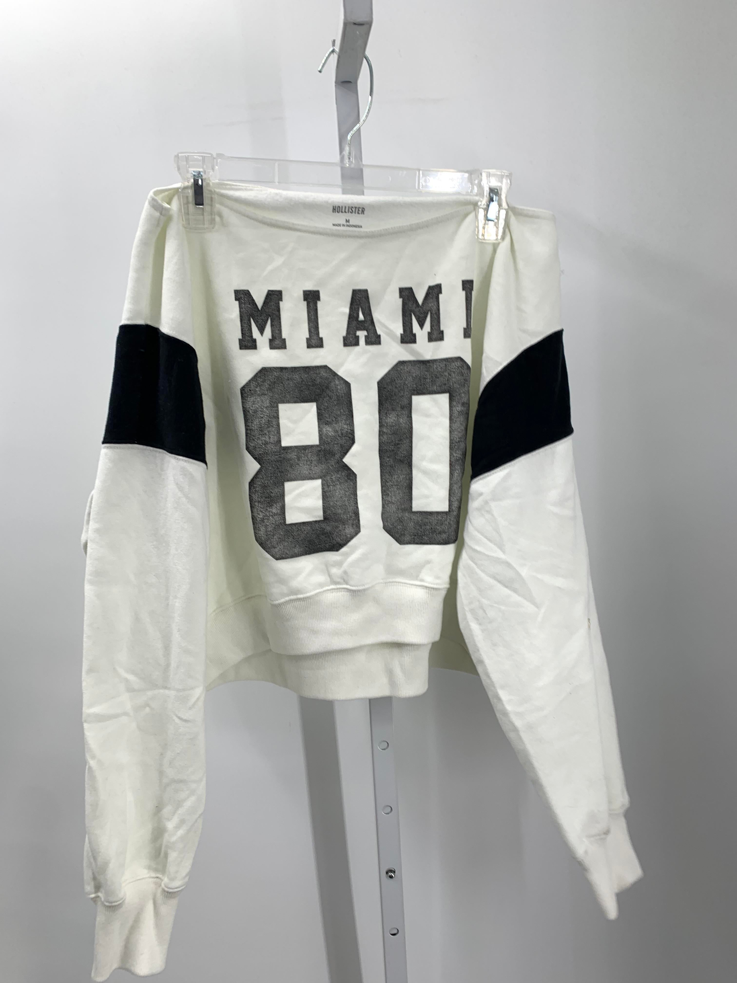 Hollister Size Medium Misses Long Sleeve Shirt