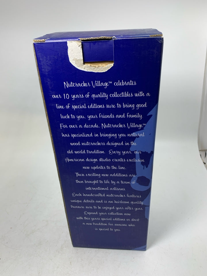 VTG IN BOX NUTCRACKER VILLAGE IN GOLD SOLDIER.