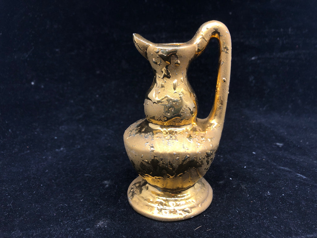 VTG GOLD TEXTURED PITCHER.