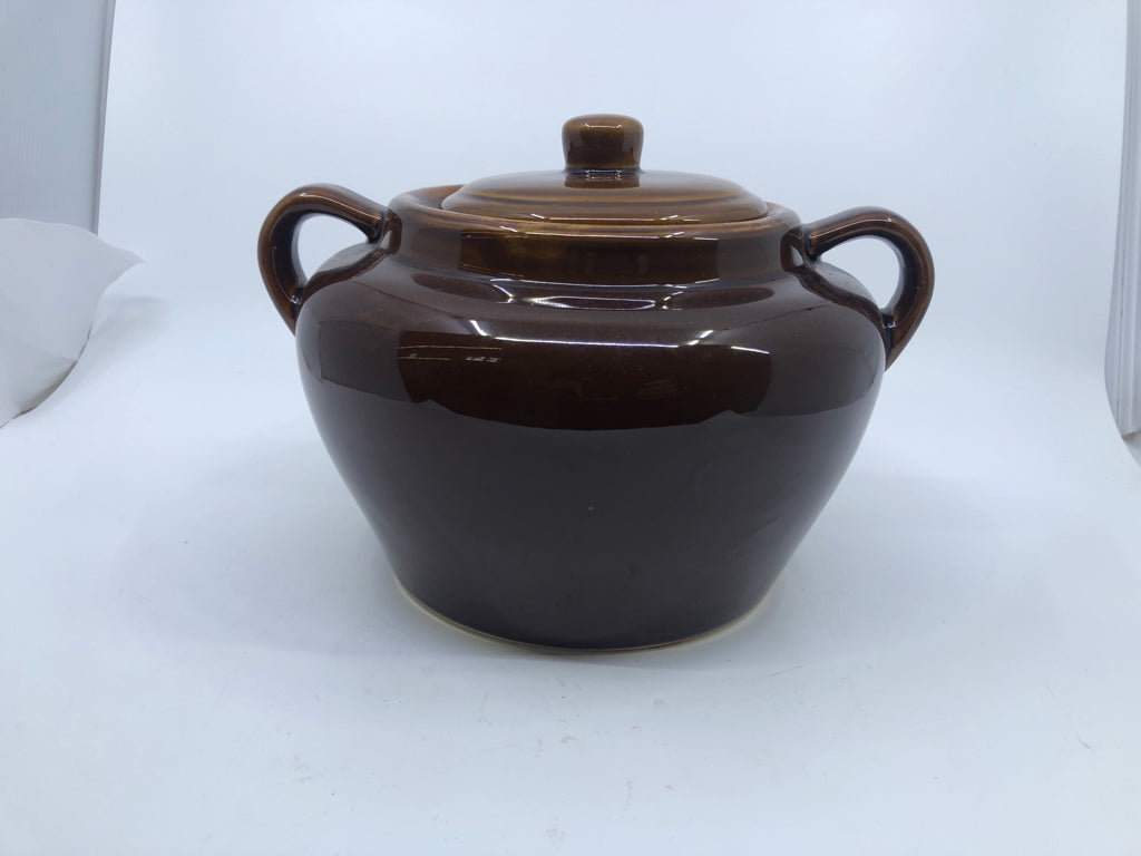 DARK BROWN BEAN POT W 2 HANDLES AND LID.