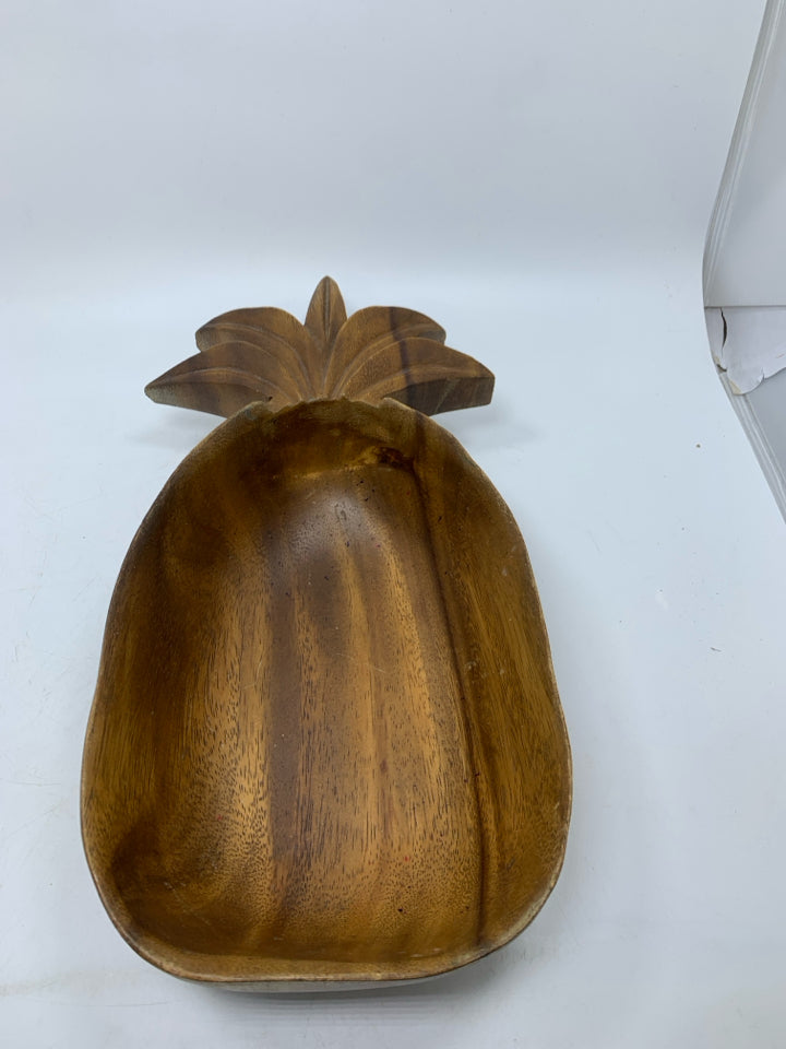 WOOD PINEAPPLE SHAPED BOWL.
