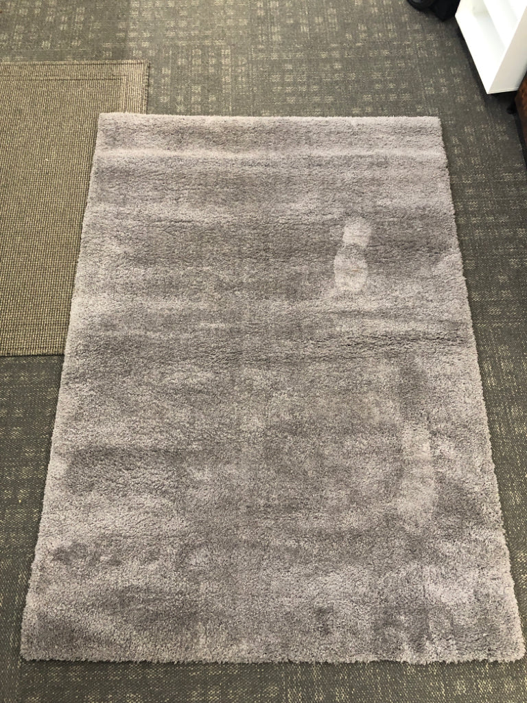 MODERN LIVING STEFAN GRAY RUG.