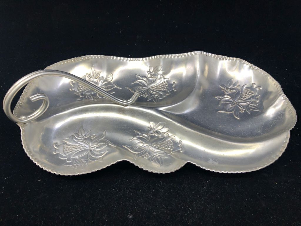 VTG ALUMINUM FLORAL PATTERN DISH W HANDLE.