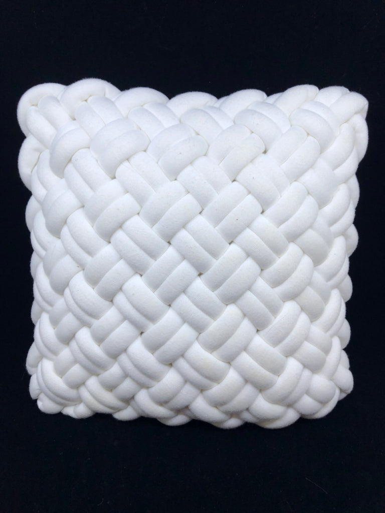 WHITE ROPE PATTERN SQUARE PILLOW.