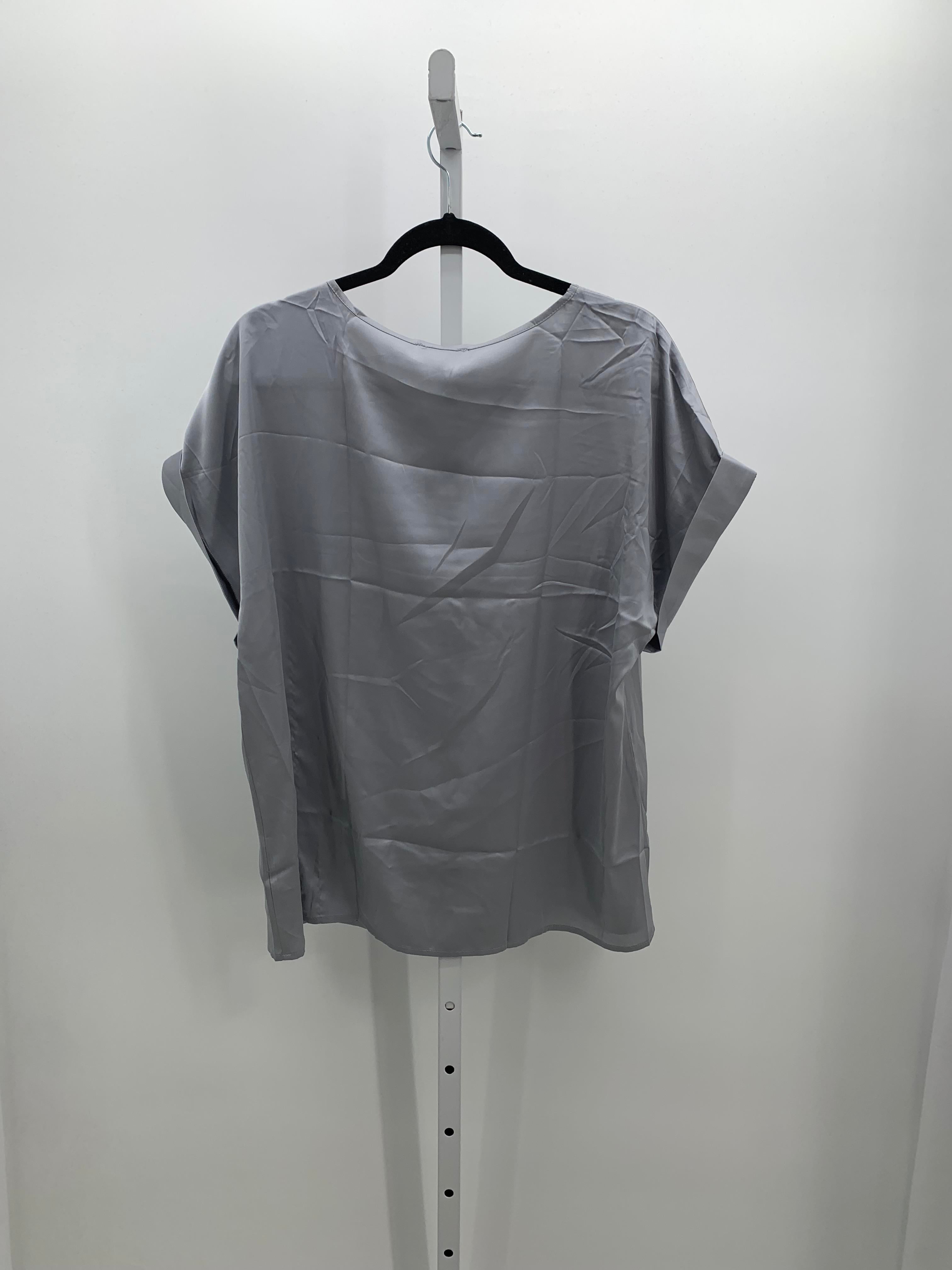 Size Extra Large Misses Short Sleeve Shirt
