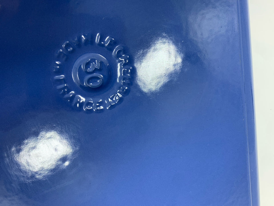 CAST IRON GRATIN ROASTING PAN W/BLUE FINISH.