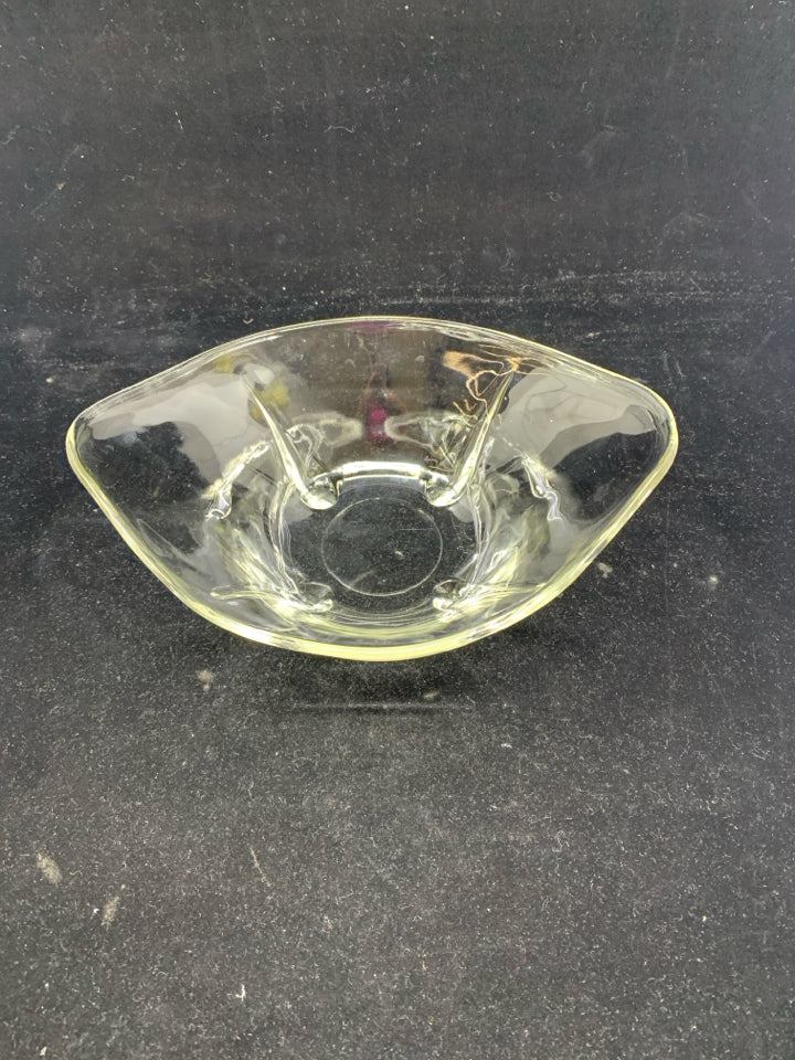 FOOTED GLASS BOWL.