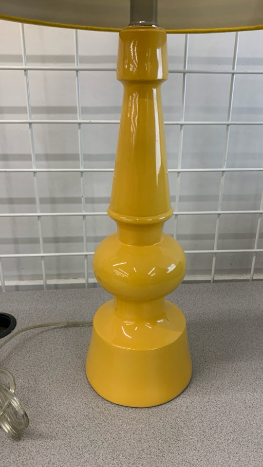 YELLOW LAMP W/SHADE.