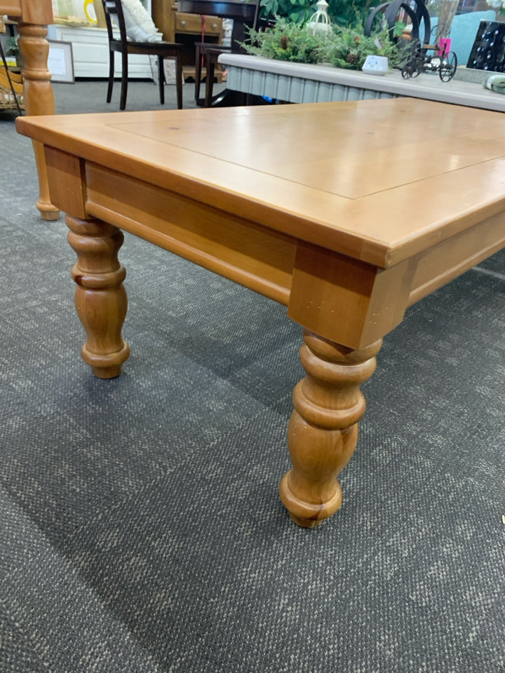 SOLID WOOD COFFEE TABLE.