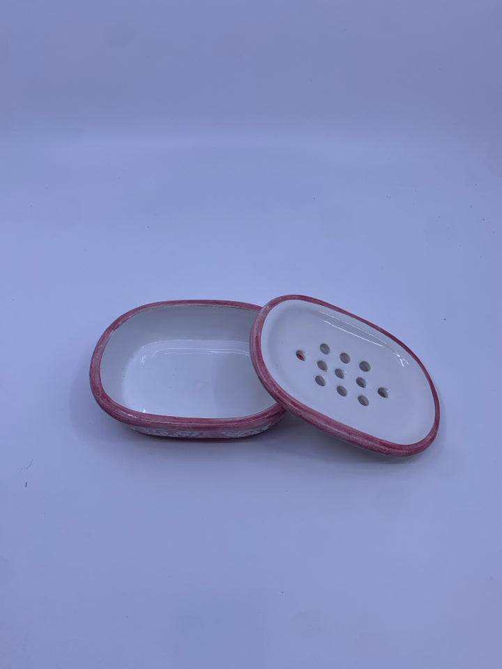 CERAMIC PINK DRAINING SOAP DISH.