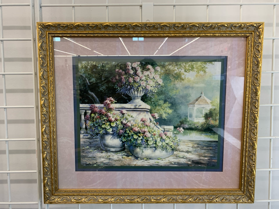 TOPIARY GARDEN PRINT IN GOLD FRAME.